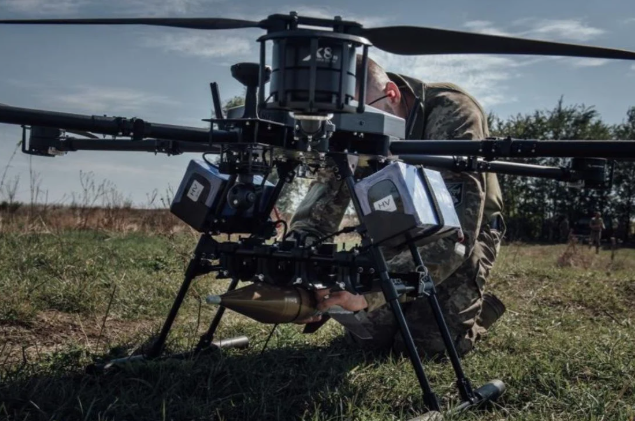 Окупанти не ховаються і не стріляють по дронах: боєць ЗСУ пояснив причину дивної поведінки